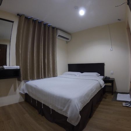 Hotel Kinabalu Кота-Кинабалу Номер фото